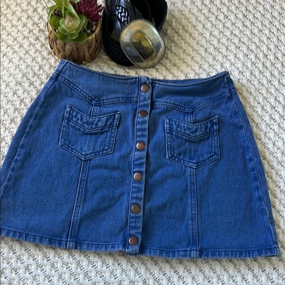 Kendall & Kylie Dresses & Skirts - KENDALL & KYLIE Western Denim Mini Skirt with Snap Front | 28